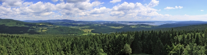 Šumava, Lipenská vodní nádrž z rakouské rozhledny Moldaublick.