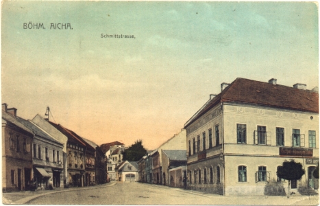 Pohled do ulice z náměstí. Kolem roku 1910.