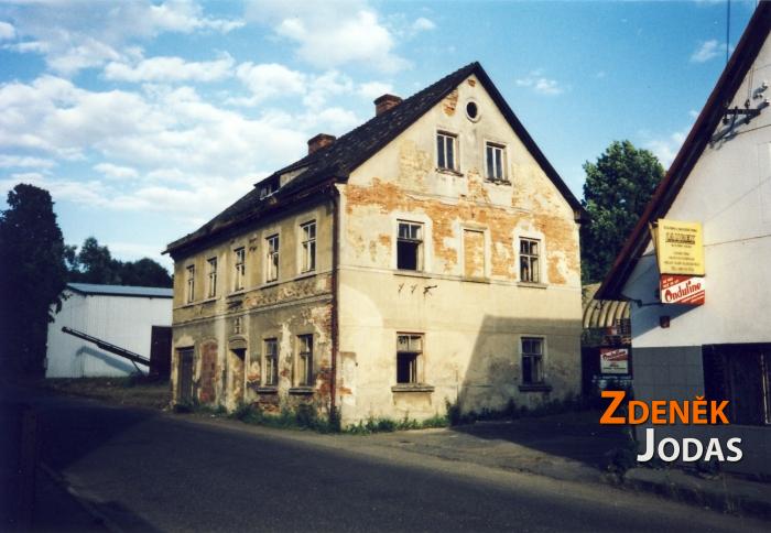 Masarykova ulice, dům stavitele Antonína Říhy čp. 50/III. Zbouráno v roce 2003.