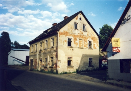 Masarykova ulice, dům stavitele Antonína Říhy čp. 50/III. Zbouráno v roce 2003.