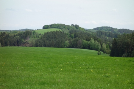 Vrch Medný, údolí Čertova potoka.